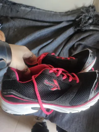 Zapatillas deportivas Spygo negras y rosas