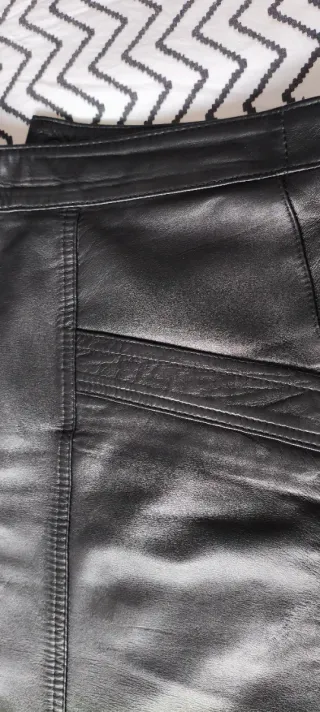 Falda de piel auténtica negra