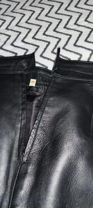 Falda de piel auténtica negra