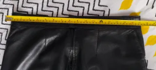 Falda de piel auténtica negra