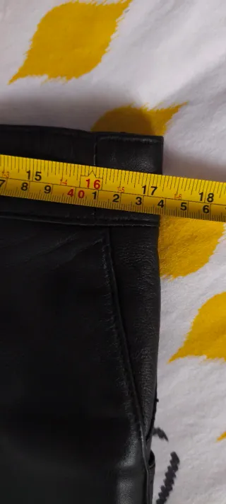 Falda de piel auténtica negra