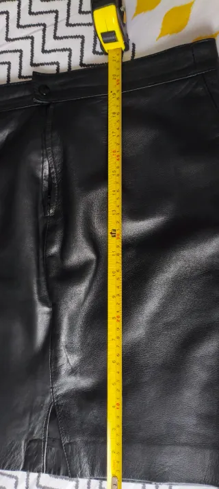 Falda de piel auténtica negra