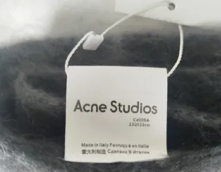 Acne Studios bufanda gris//Acne Studios grey scarf