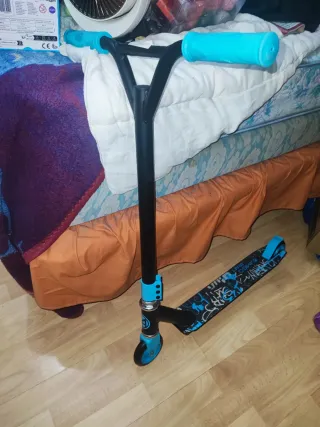 Patín infantil azul y negro