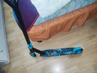 Patín infantil azul y negro