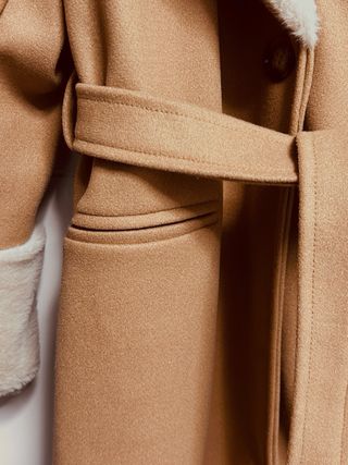 Abrigo camel con cuello y puños de pelo T/S