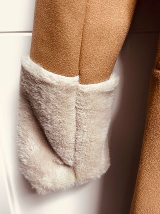 Abrigo camel con cuello y puños de pelo T/S