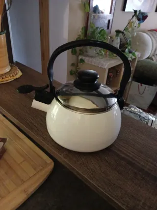 Tetera Hervidor Blanca Nueva