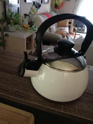 Tetera Hervidor Blanca Nueva