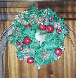 Guirnalda Navideña con Manzanas y Piñas