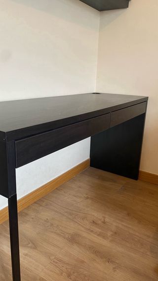 Escritorio IKEA negro 2 cajones
