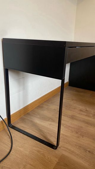 Escritorio IKEA negro 2 cajones