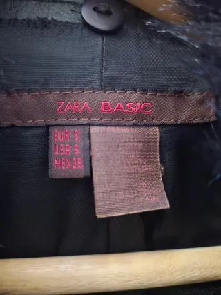 Abrigo efecto piel Zara negro