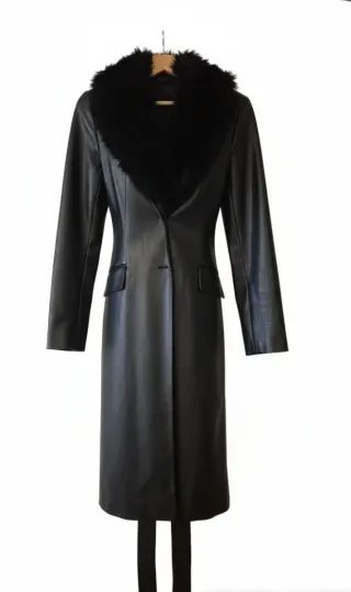 Abrigo efecto piel Zara negro