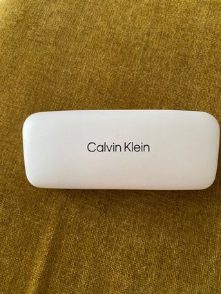 Gafas de sol Calvin Klein negras y marrones