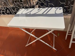 Mesita plegable exterior blanca