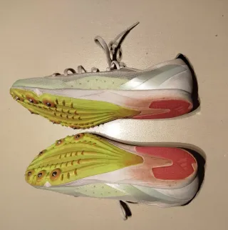 Zapatillas Adidas Atletismo Clavos Verde/Blanco.