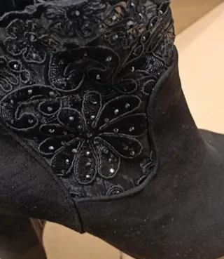 Stivaletti donna neri con pizzo