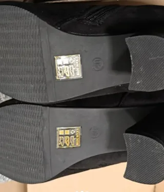 Stivaletti donna neri con pizzo