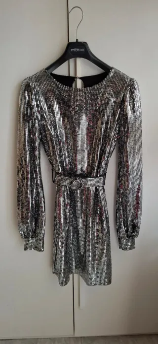 Abito nero effetto specchiato