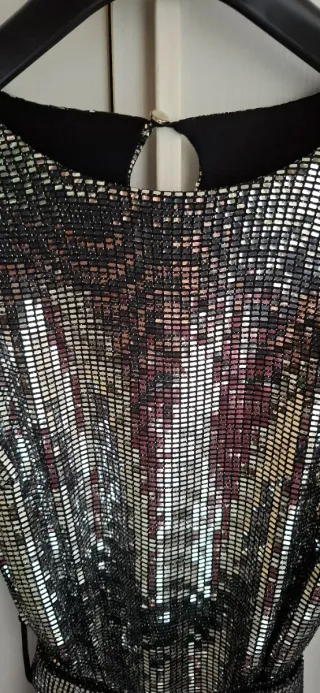 Abito nero effetto specchiato