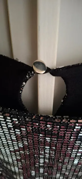 Abito nero effetto specchiato