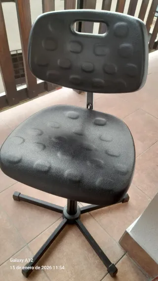 Silla de oficina negra