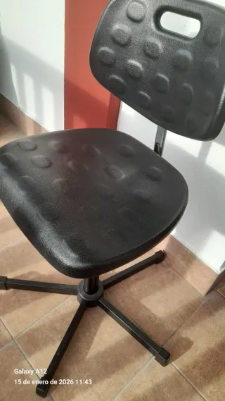 Silla de oficina negra