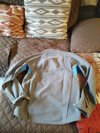 Chaqueta montaña unisex Quechua.