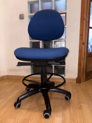 Silla de oficina giratoria con ruedas