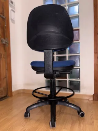 Silla de oficina giratoria con ruedas