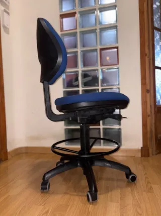 Silla de oficina giratoria con ruedas
