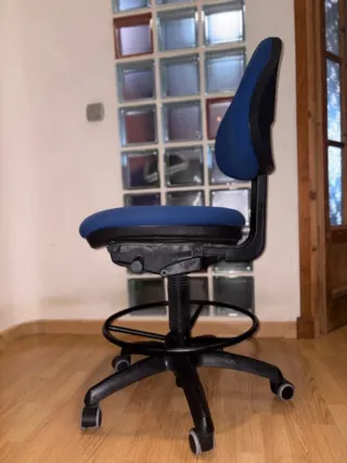 Silla de oficina giratoria con ruedas