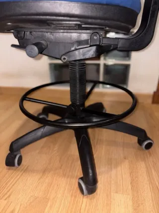 Silla de oficina giratoria con ruedas