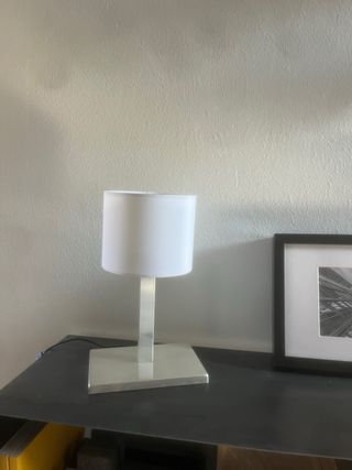 Lámpara de mesa moderna,