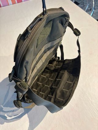 Porta sacca idratazione con porta elmetto