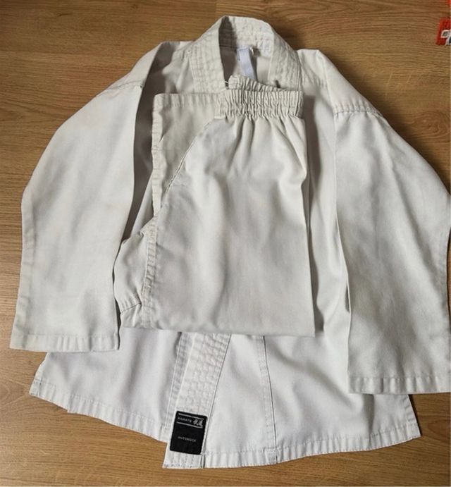 Lote Karateguis y Cintos Karate Daedo