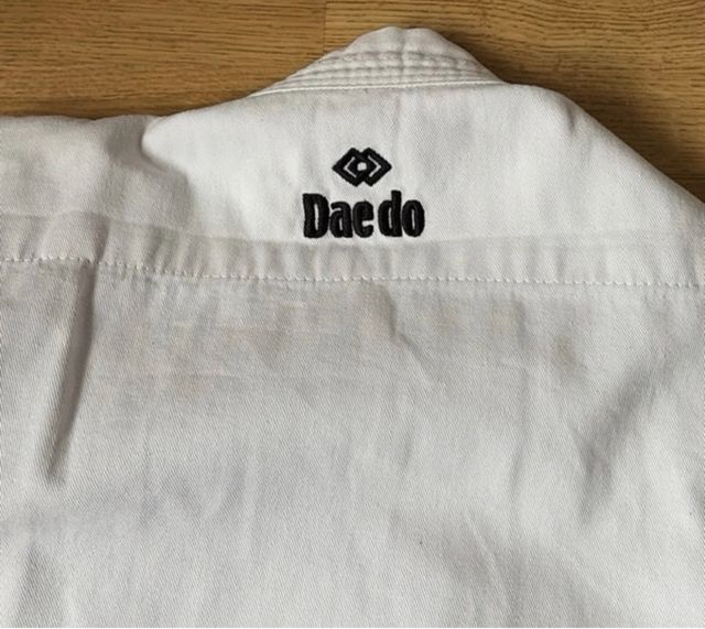 Lote Karateguis y Cintos Karate Daedo