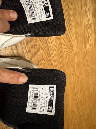 Zapatillas Munich Hombre Blancas y detalles rojos