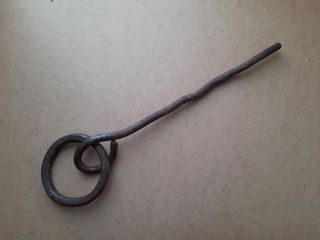 Argolla antigua hierro forjado 8,6 cm diámetro