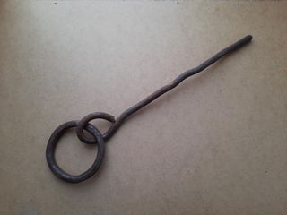 Argolla antigua hierro forjado 8,6 cm diámetro