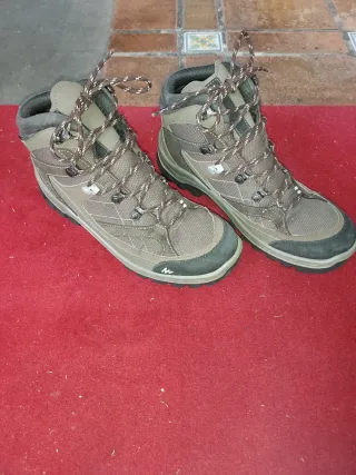 Botas de montaña Quechua Marrón Talla 43.