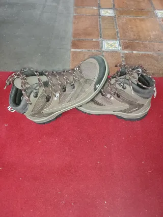 Botas de montaña Quechua Marrón Talla 43.