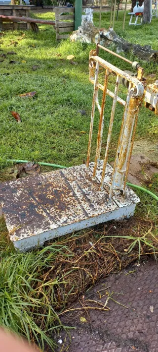 Báscula antigua de hierro