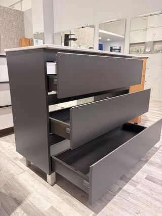 Mueble de baño gris mas lavabo blanco