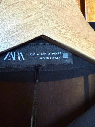 Camisa negra transparente de Zara