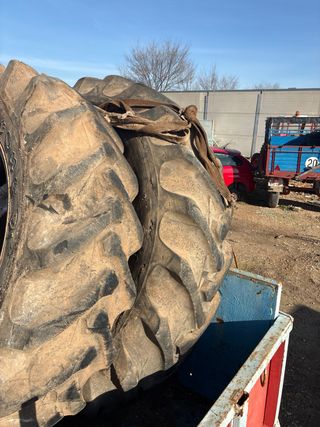 2 Ruedas de tractor Firestone con llanta