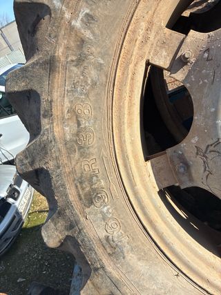 2 Ruedas de tractor Firestone con llanta