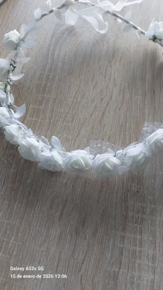 Corona comunión flores blancas