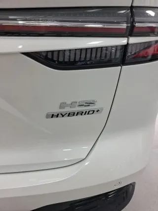 MG HS híbrido luxury 2026